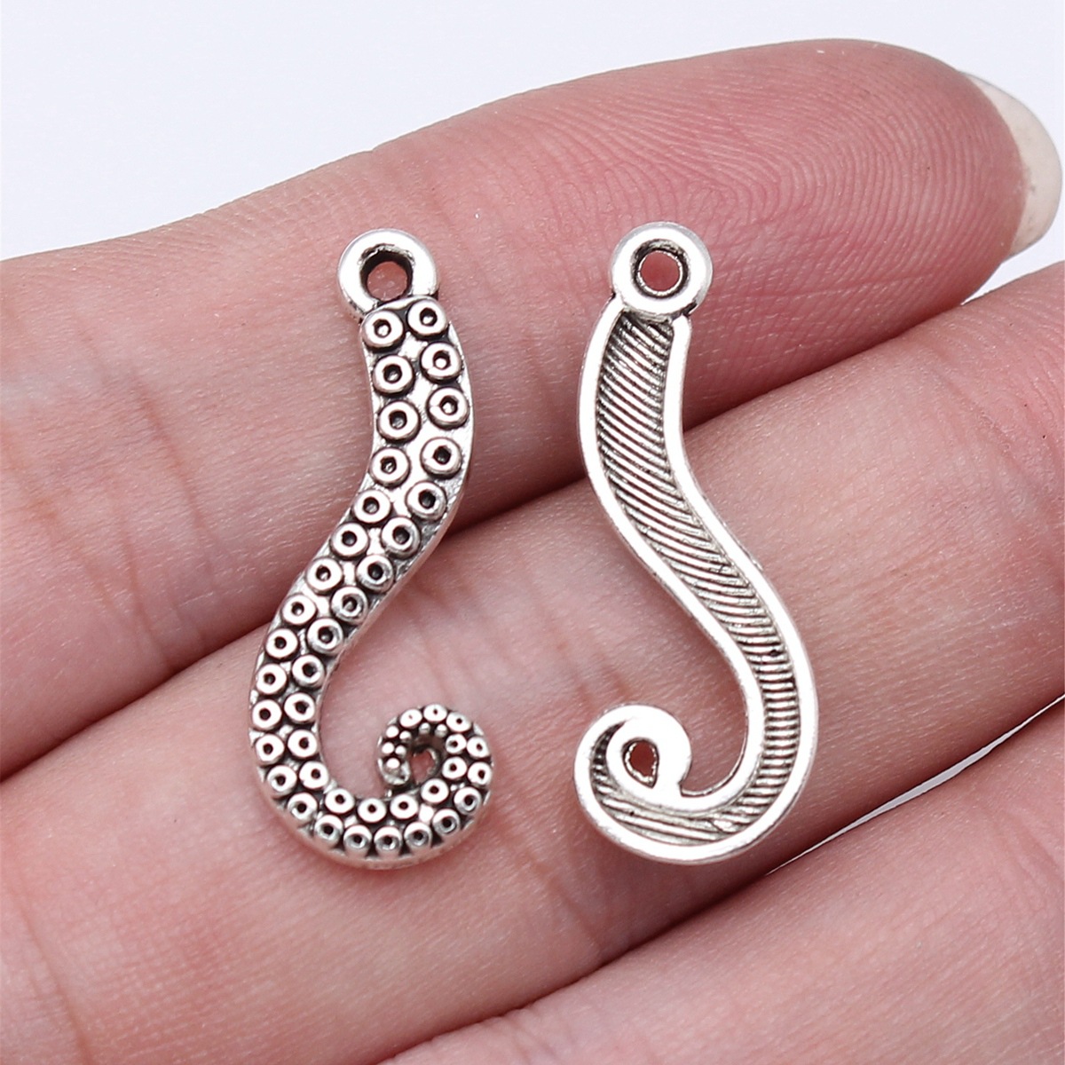WYSIWYG 20pcs 26x10mm 4 Colors - đánh giá và giá Vintage Fashion Nova